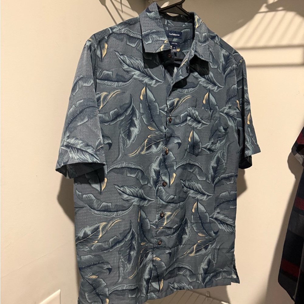 Croft & Barrow Men's Blue Leaf Print Shirt